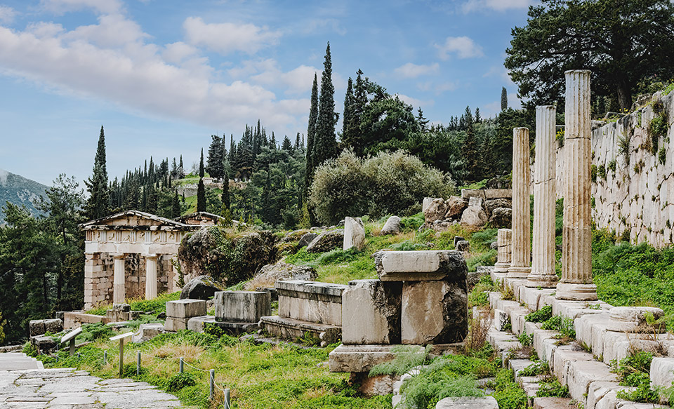 Κατάλυμα στον ναό του Απόλλωνα στους Δελφούς